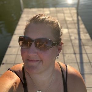 Meet your Posher, Desiree